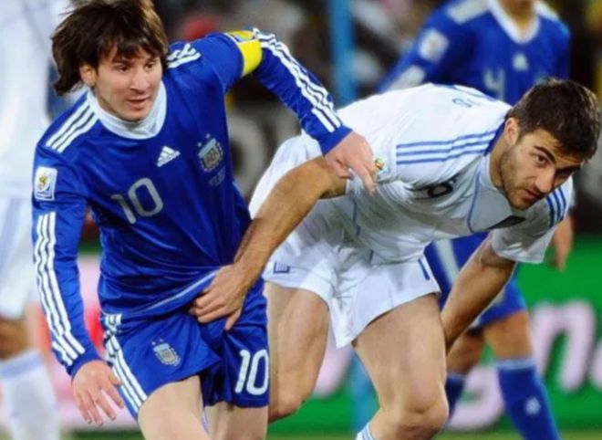 开云·体育官网APP下载-包含足球场上的奇葩瞬间：笑料不断的词条