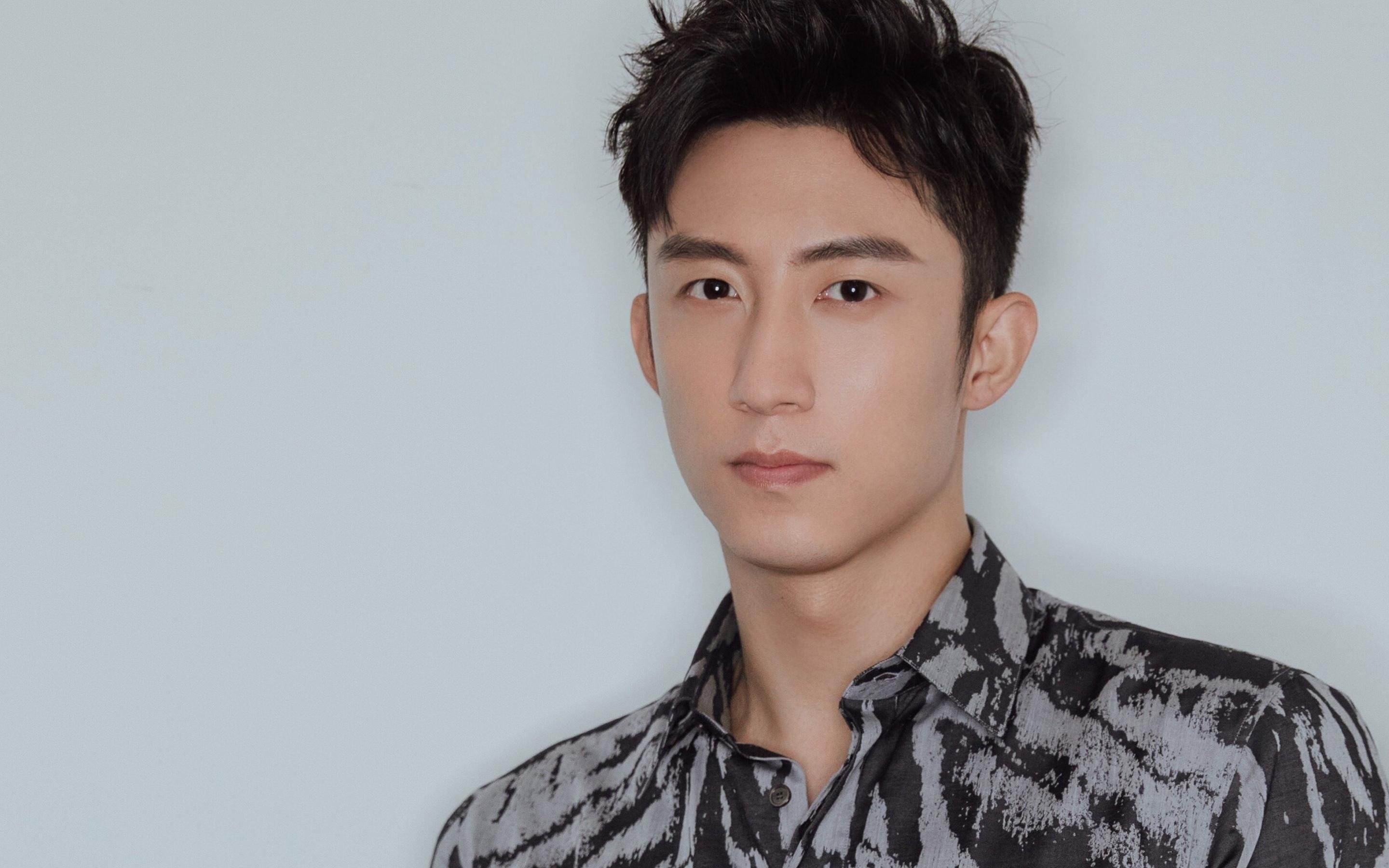 贝林厄姆当选英超最佳年轻球员,表现抢眼,贝尔英超最佳球员