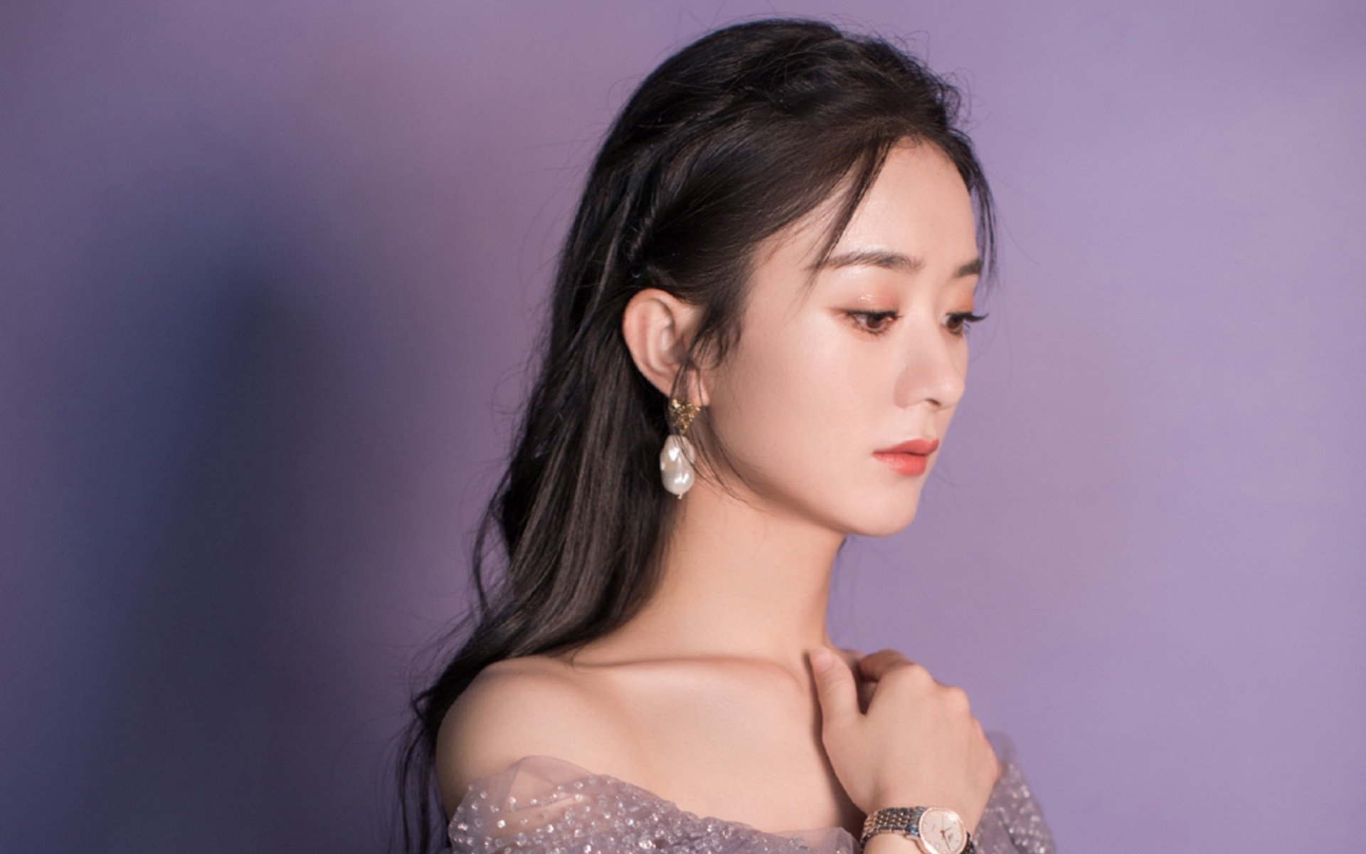 “简阳文体中心羽毛球赛事:技术高超选手争锋决胜”